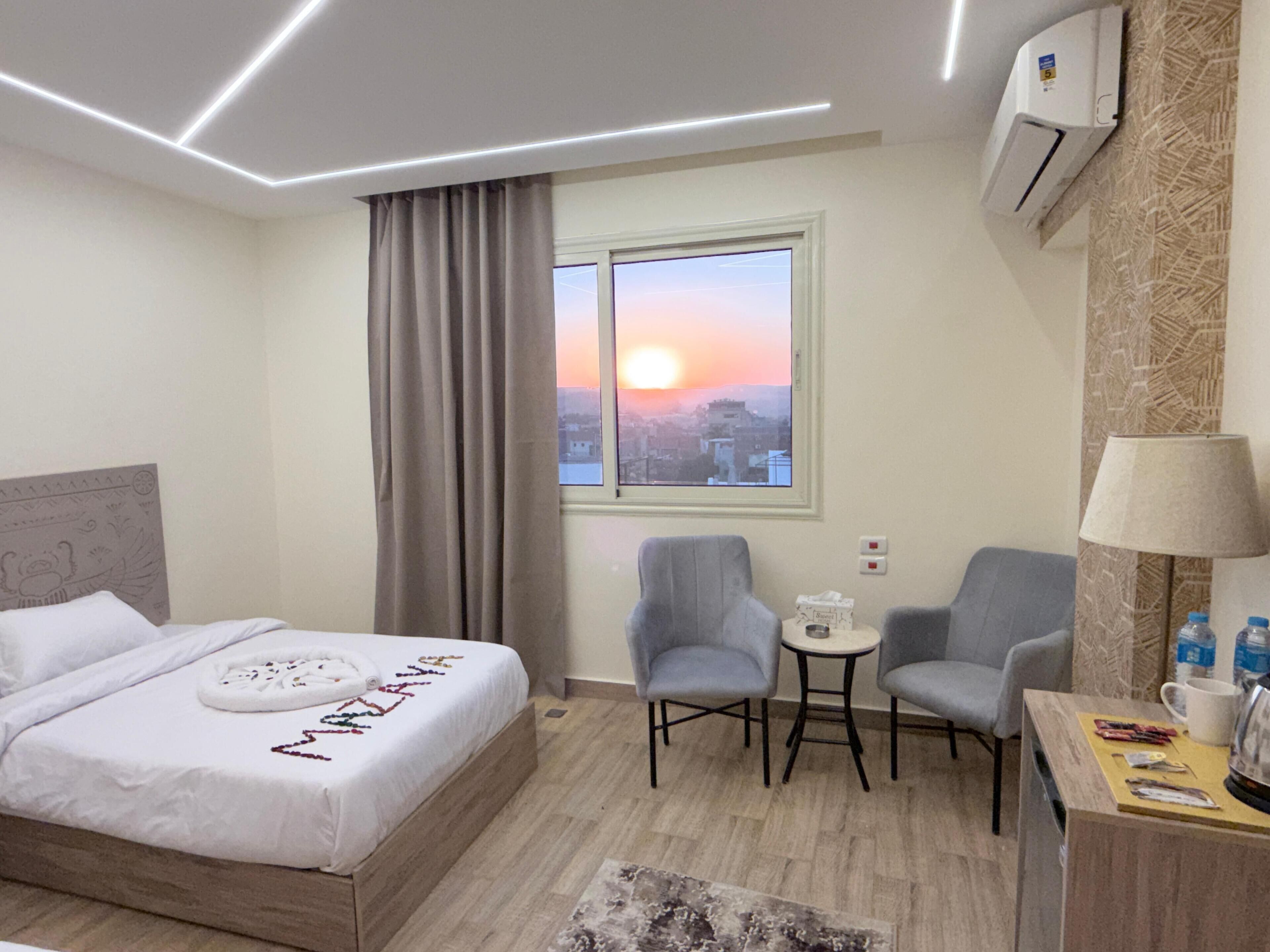 أغطية فراش متميزة وألحفة محشوة بالريش وأسرّة بإسفنج يتكيف مع شكل الجسم