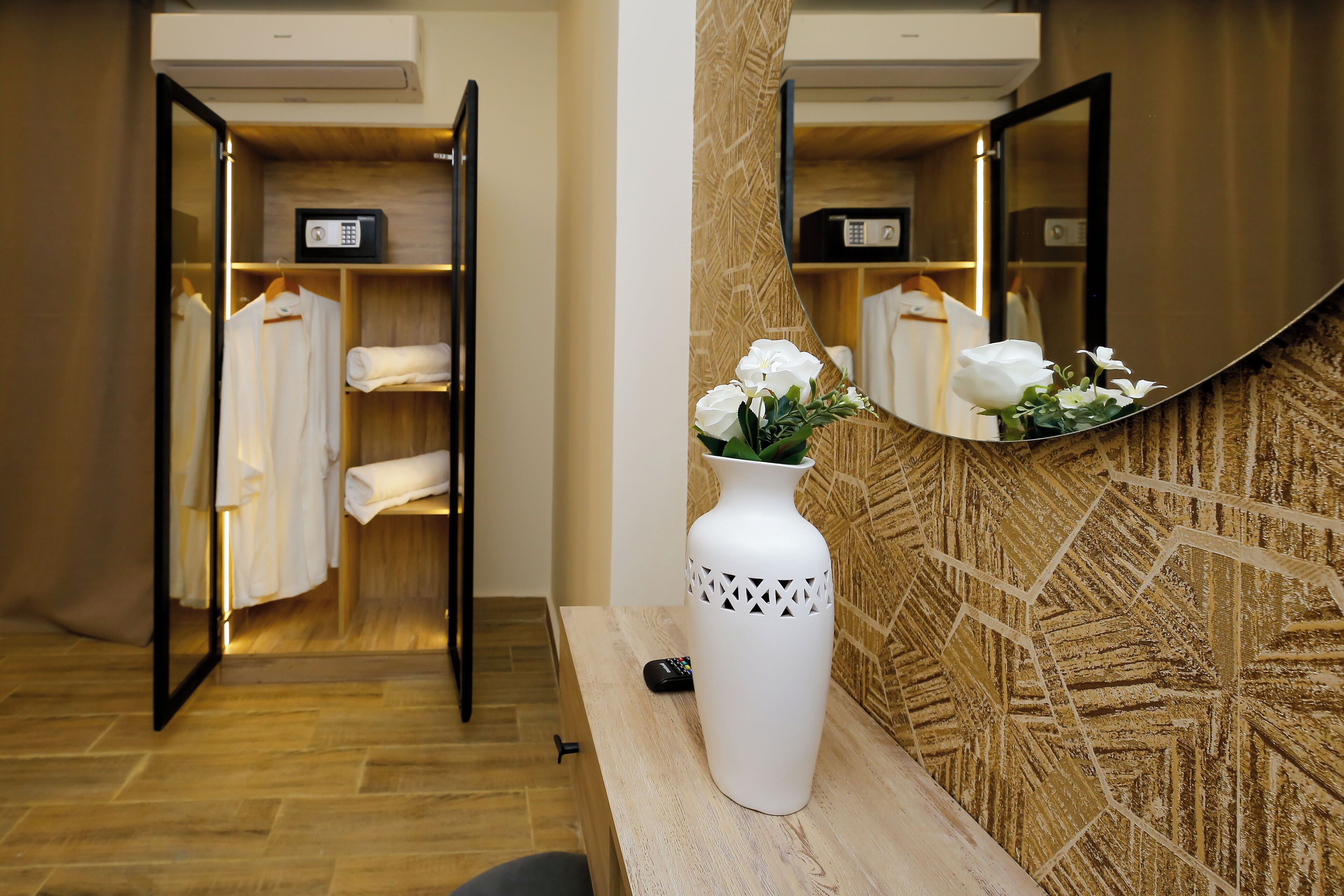 Chambre Deluxe Double ou avec lits jumeaux, vue ville | Armoire