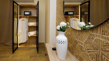 Chambre Deluxe Double ou avec lits jumeaux, vue ville | Armoire