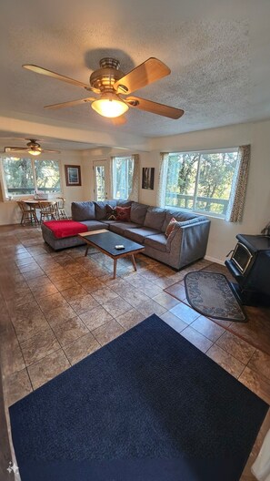 Télévision, cheminée