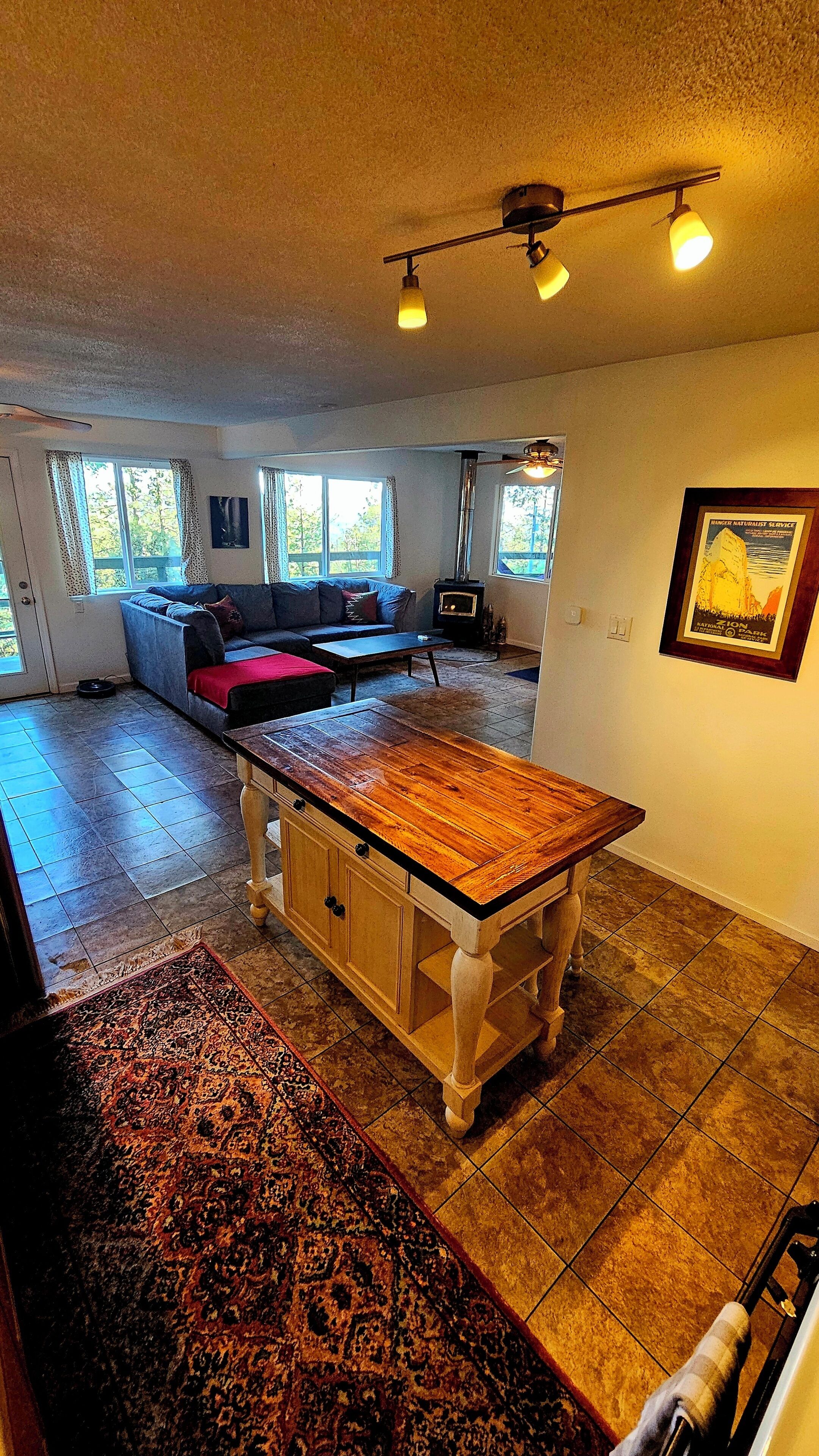 Televisie en een open haard