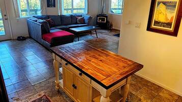 Televisie en een open haard