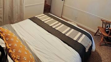 3 slaapkamers, een strijkplank/strijkijzer, internet, beddengoed