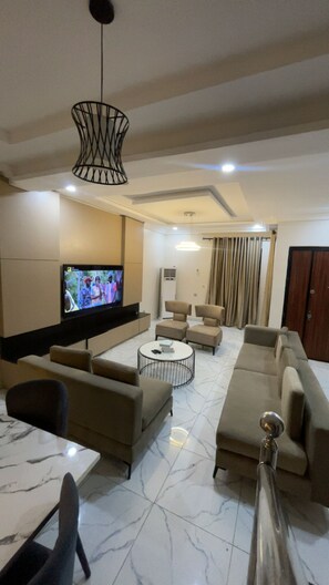 Living area - Oral Estate Lekki, Chevron, Executive 4bed ensuite duplex. (Lagos)