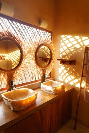 Shower, towels, toilet paper - Full House, Walk to Surf, Beach Access, WiFi, (Casa Bocote,La Saladita)