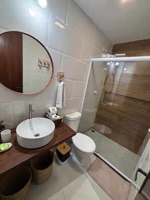 Shower, towels, toilet paper - Beach house in Búzios for 5 people (Armação dos Búzios)