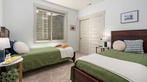 Iron/ironing board, WiFi, bed sheets - Perfect Basecamp for Outdoor Fun (Driggs)