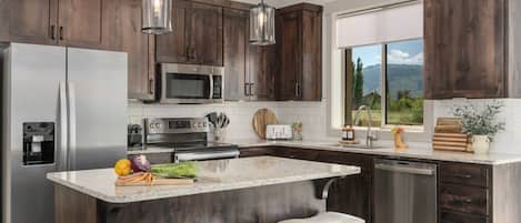 Coffee/tea maker, fridge, microwave, oven