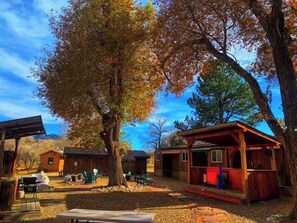 Property grounds - Motel Room on Ark River - 2 beds - 15 min to Salida (Howard)