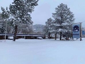 Property grounds - Motel Room on Ark River - 2 beds - 15 min to Salida (Howard)