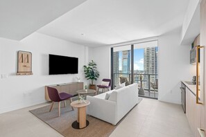 TV - Prime Downtown Location, Stay in the heart of Miami’s Worldcenter, just... (Miami)