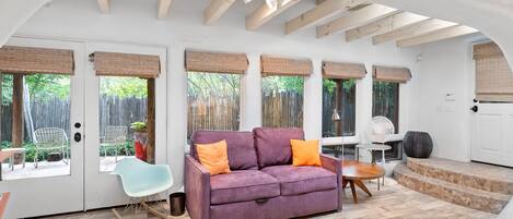 Televisión y chimenea