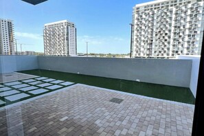 المنطقة المحيطة بالمنشأة