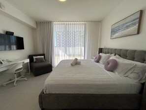 1 bedroom, iron/ironing board, WiFi - Comfortable Studio suites in downtown Doral. (Doral)