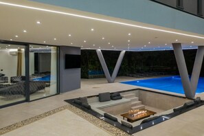 Pool - Spacious 8-bedroom villa in amazing Grubine with AC (Grubine)