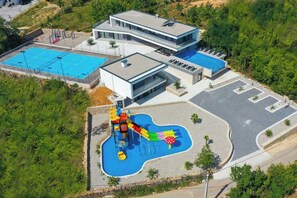 Exterior - Spacious 8-bedroom villa in amazing Grubine with AC (Grubine)