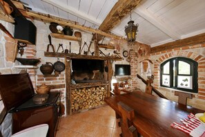 House | Dining - Maslenica Beach Home, Pool & Tavern (Jasenice)