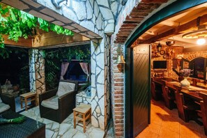 House | Living room - Maslenica Beach Home, Pool & Tavern (Jasenice)