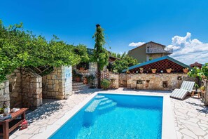 Pool - Maslenica Beach Home, Pool & Tavern (Jasenice)