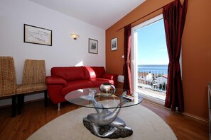 House | Living room - Maslenica Beach Home, Pool & Tavern (Jasenice)