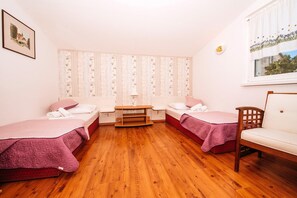 House - Maslenica Beach Home, Pool & Tavern (Jasenice)