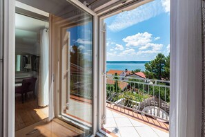 House | Balcony - Maslenica Beach Home, Pool & Tavern (Jasenice)