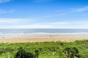 On the beach - Bay Watch Resort Oceanfront Condo (North Myrtle Beach)