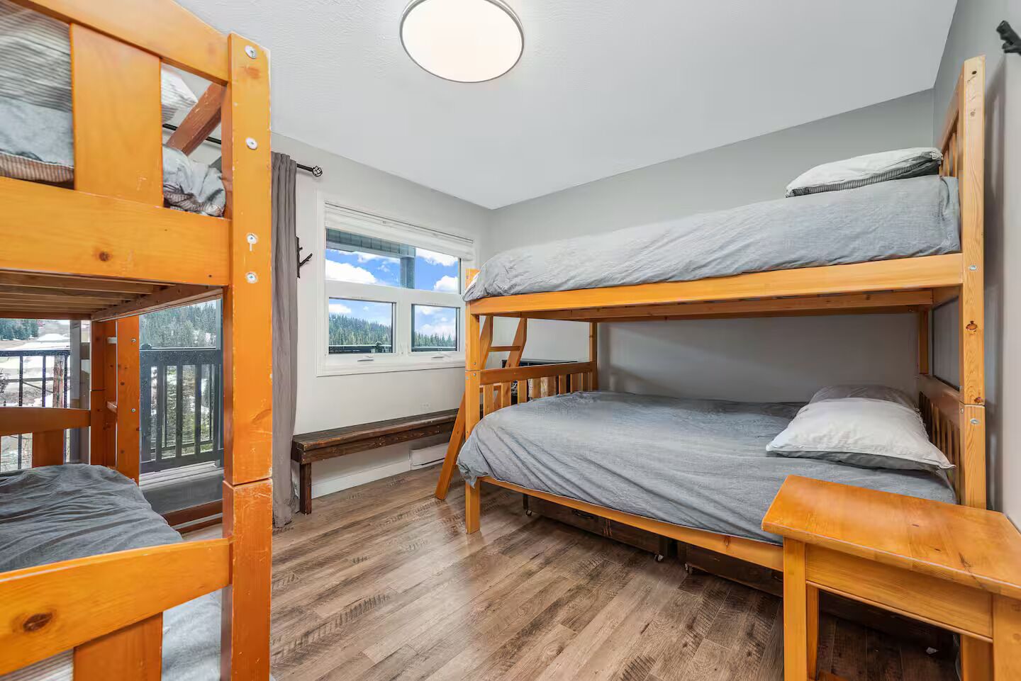 2 bedrooms, WiFi (free), bed sheets