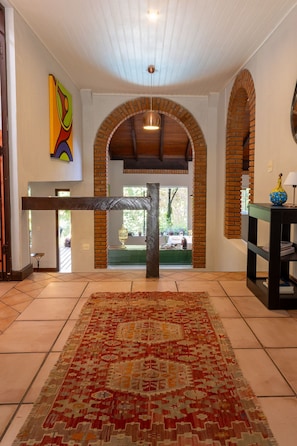 Chalet | Lobby - Casa ampla com piscina e churrasqueira  (Carapicuíba)
