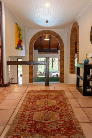 Chalet | Lobby - Casa ampla com piscina e churrasqueira  (Carapicuíba)