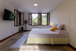 Chalet | Free WiFi - Casa ampla com piscina e churrasqueira  (Carapicuíba)