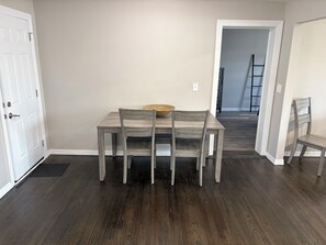 Dining - SANDY SHORES BEACHSIDE GETAWAY 3 BEDROOMS, 2 BATHS, STEPS FROM THE OCEAN (Ormond Beach)