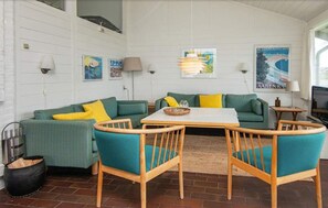 TV, fireplace - 2 bedroom awesome home in Aabenraa (Aabenraa)