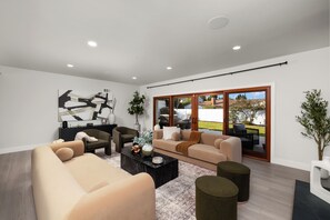 Living area - Luxury 4BR/4BA Contemporary Home in View Park–Windsor Hills (View Park-Windsor Hills)