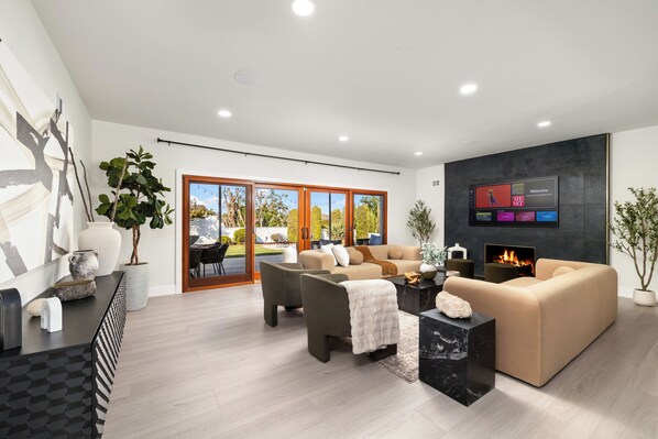 Interior - Luxury 4BR/4BA Contemporary Home in View Park–Windsor Hills (View Park-Windsor Hills)
