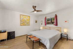 3 bedrooms, iron/ironing board, WiFi, bed sheets - Modern Cozy Cabin - Munds Park Escape w/ Deck & Fireplace (Sedona)