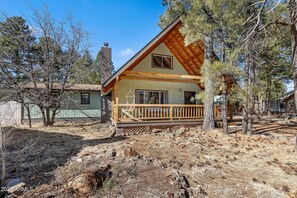 Exterior - Modern Cozy Cabin - Munds Park Escape w/ Deck & Fireplace (Sedona)