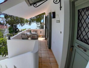 House | Balcony - Skaloma Beachfront Seaview Villa Retreat (Dorida)
