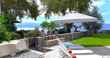 Skaloma Beachfront Seaview Villa Retreat