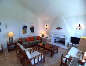 House | Living room - Skaloma Beachfront Seaview Villa Retreat (Dorida)