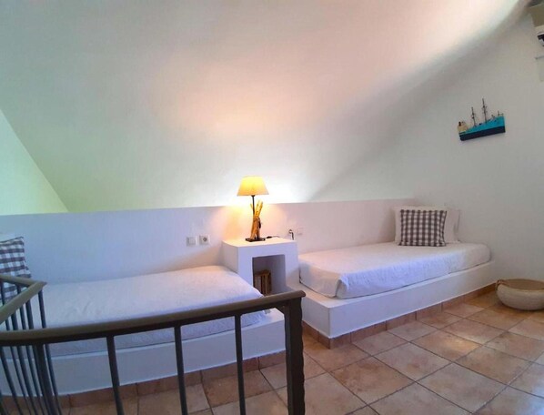 House | 5 bedrooms, individually furnished, iron/ironing board - Skaloma Beachfront Seaview Villa Retreat (Dorida)