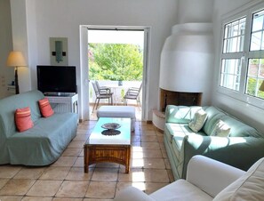 House | Living room - Skaloma Beachfront Seaview Villa Retreat (Dorida)