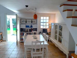 House | Dining - Skaloma Beachfront Seaview Villa Retreat (Dorida)