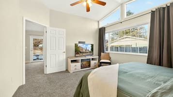 Skrivbord, strykjärn/strykbräda, resesäng och wi-fi