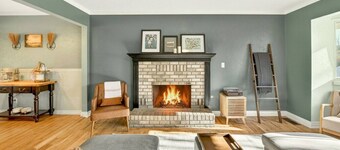 Jville Gem | Walk Downtown | Cozy Fireplace