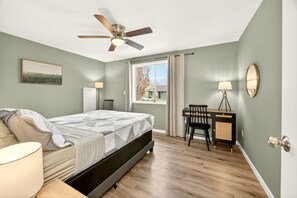 3 habitaciones, escritorio, tabla de planchar con plancha y wifi 