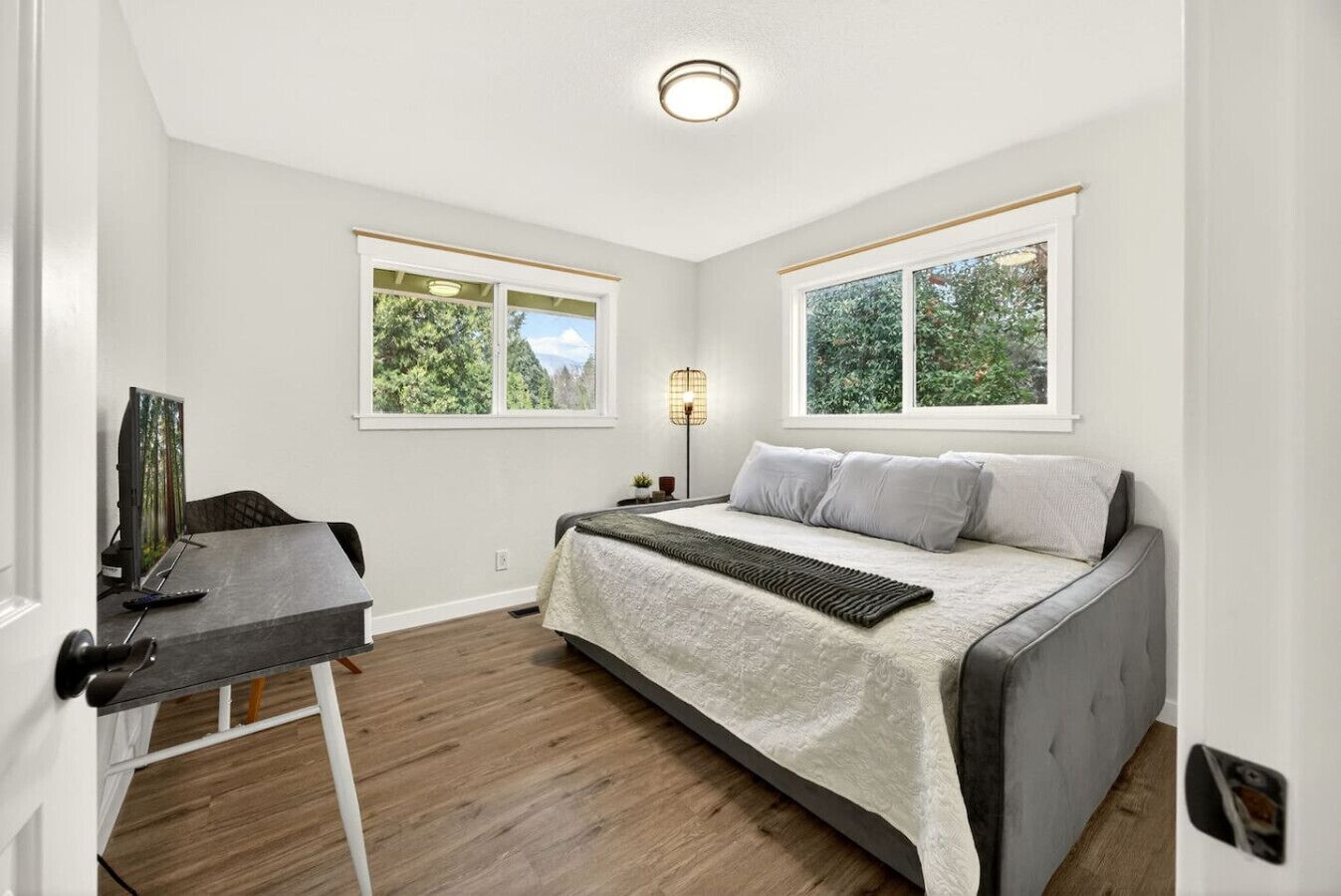 3 bedrooms, desk, travel crib, WiFi