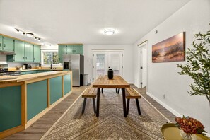 Dining - Redwoods Stopover- Near Hiking, Pet Friendly (Cave Junction)