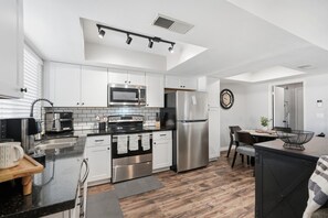 Fridge, microwave, oven, stovetop - Central, Pool Access, Pet-Friendly ~Tempe Townhome (Tempe)