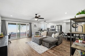 Fridge, microwave, oven, stovetop - Central, Pool Access, Pet-Friendly ~Tempe Townhome (Tempe)